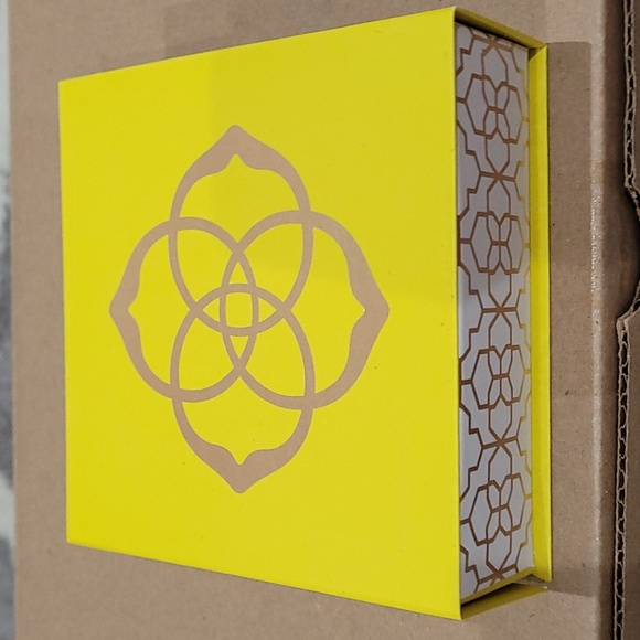 NWT KENDRA SCOTT RUE STUD EARRINGS Rose Gold - Picture 7 of 7